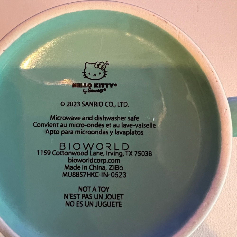 Hello Kitty Mug - Picture 2 of 4